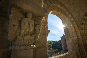 Chemin de Saint Michel GR 300-monument auzon-1200x800