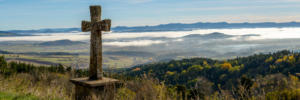 Chemin de Saint Michel GR 300-vue sur le velay depuis croix de ninirolles-400x1200