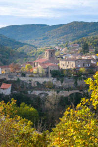 Chemin de Saint Michel GR 300-vue sur vieille brioude-800x1200