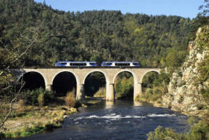 GRP gorges Loire sauvage chemin monistrol-sur-loire TER sur viaduc