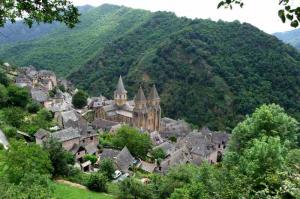 chemin de compostelle GR 65 - vue sur conques