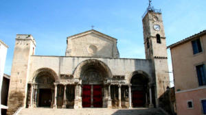 chemin-de-regordane-gr 700-églises saint gilles du gard