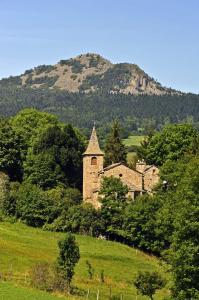 MAZET-SAINT-VOY - Pic du Lizieux et chapelle Saint Voy © Chris Bertholet-798x1200