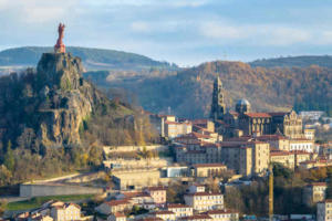 la haute-loire a pied Le Puy-en-Velay-800x532