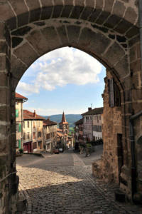 le velay a pied - Porte de Monsieur à Allègre Chris Bertholet