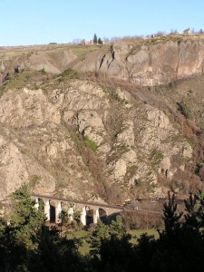 Robert_Moulin_viaduc du Thor depuis la D321 direction St-Christophe-d'allier